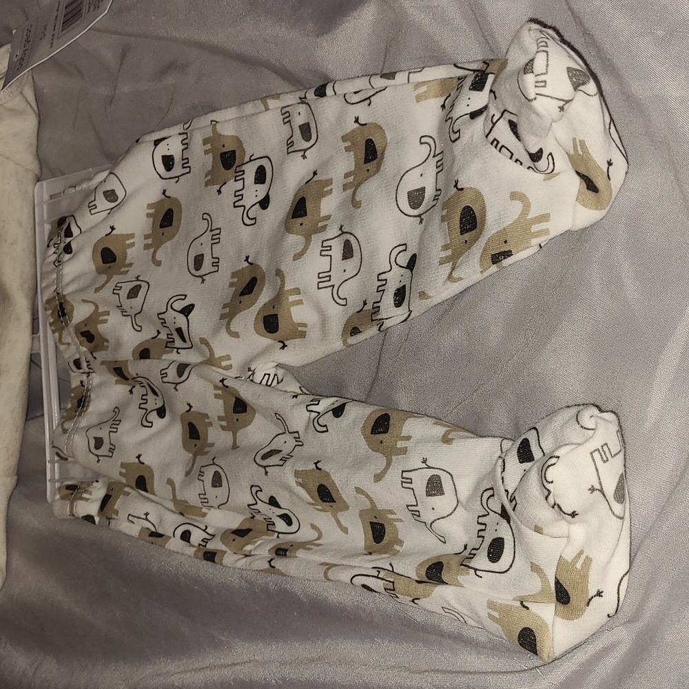 Baby 2 piece, Cream with Elehan Prints, 0-3 months - Picture 2 of 6